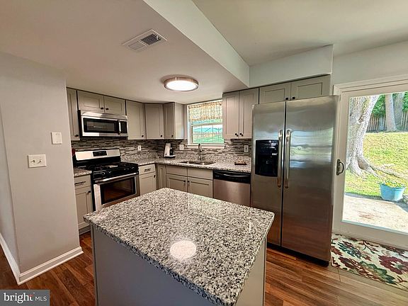 4th image of 6111 Plainville Ln