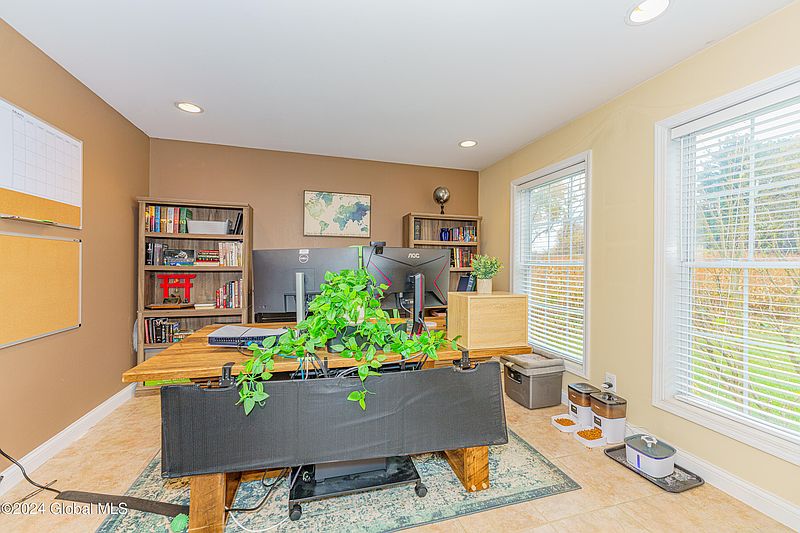 4th image of 2165 Helderberg Avenue