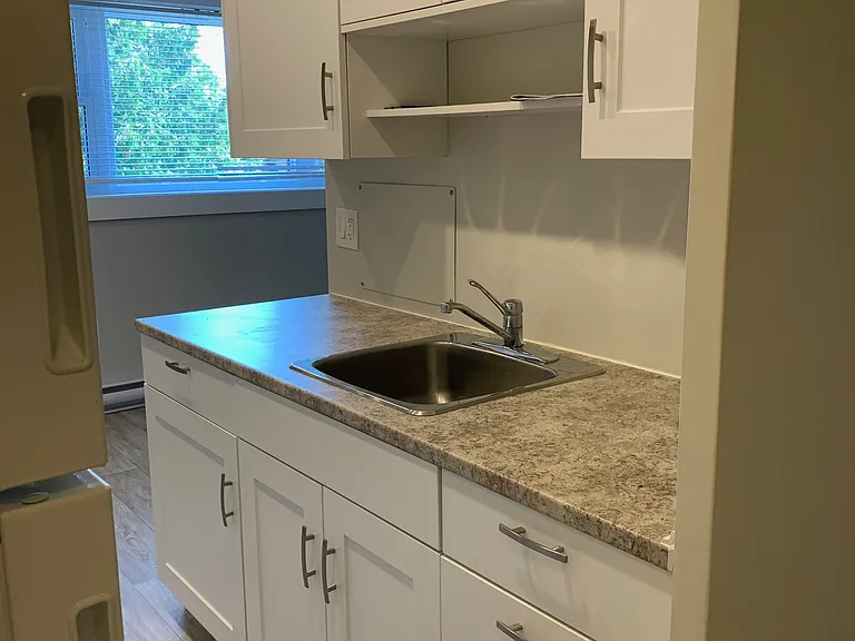 51 Chesterfield Ave #10 — Photo 3