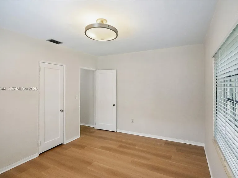 2460 SW 24th St — Photo 18