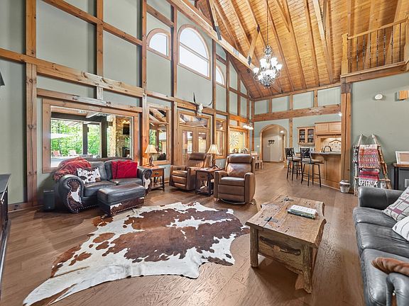 3rd image of 955 Stratton Rd
