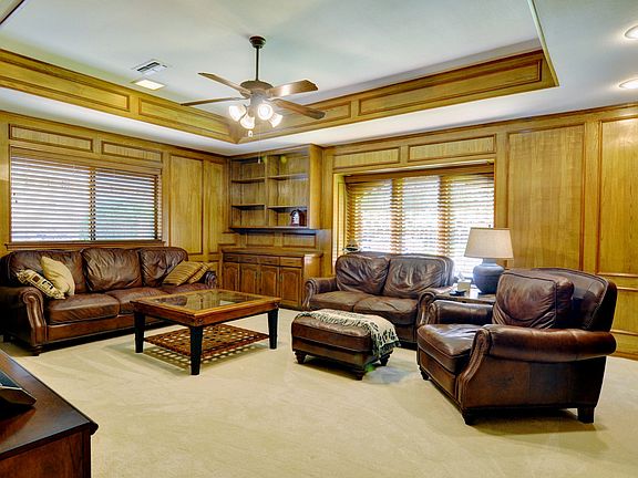 DSC_1149_GameRoom.jpg