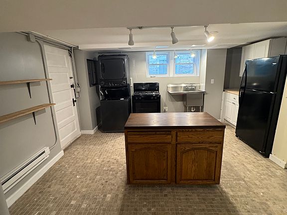 2nd image of 6649 N Rockwell St #G