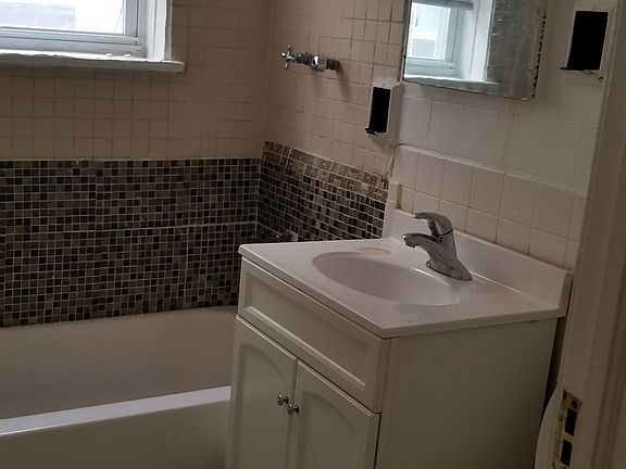 5th image of 158 N Central Ave #3
