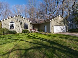 202 Golfview Dr, Plainwell, MI 49080
