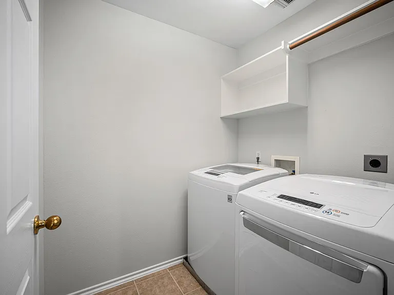 35 Ledgestone Pl — Photo 13