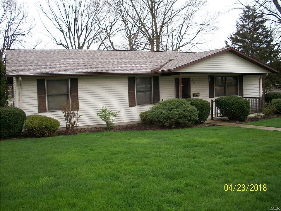 1st image of 256 N Main St