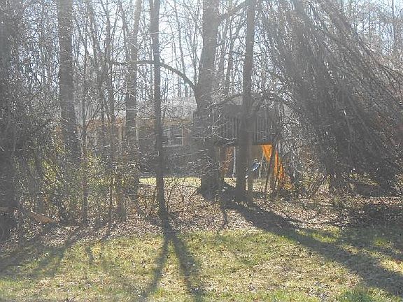 3rd image of 2100 Yorkshire Dr