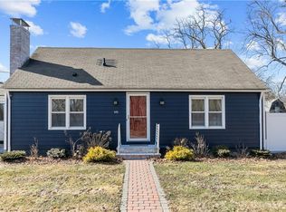 1191 Hope St, Bristol, RI 02809