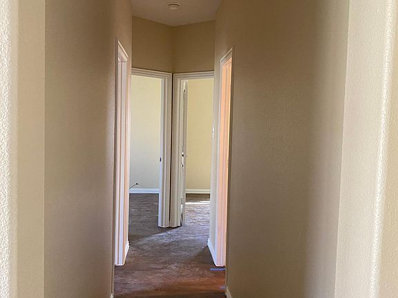 5th image of 619 Creekside Dr