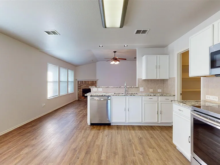 2015 Gardenia Dr — Photo 2
