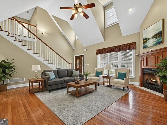5th image of 220 Oakridge Ln