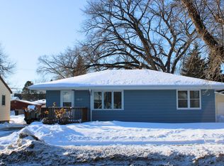 2017 10th Ave N, Grand Forks, ND 58203