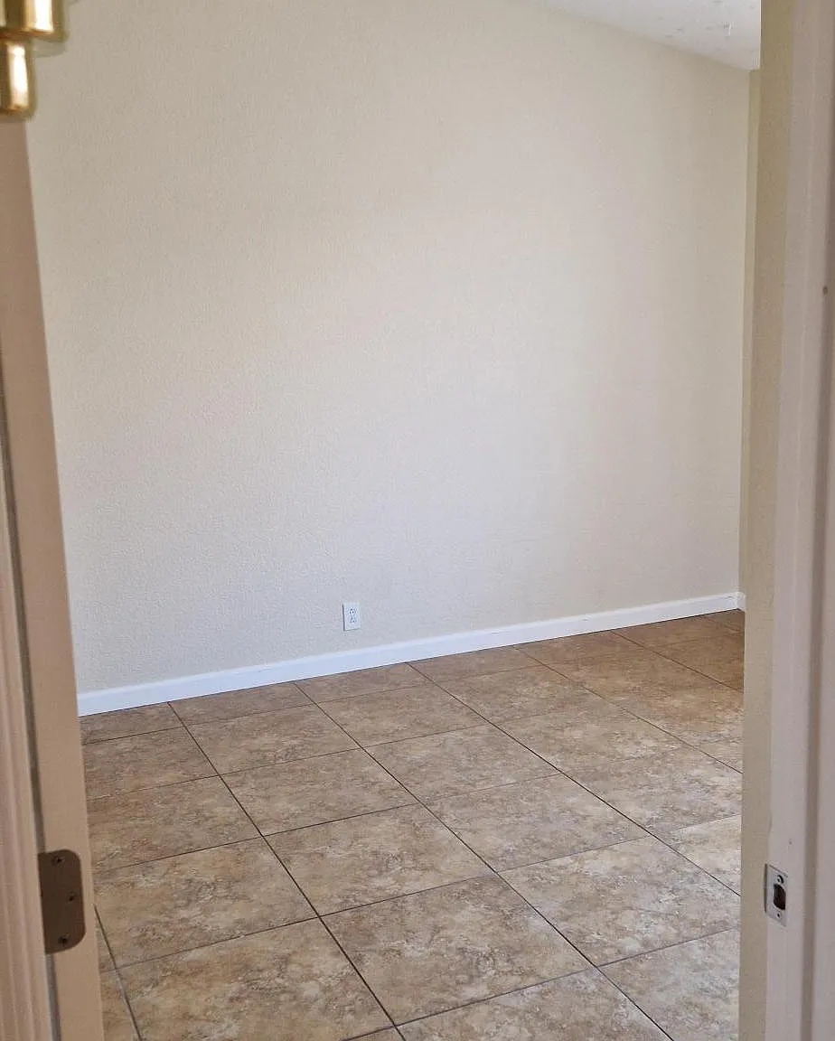 3 bed, 1276 sqft, $2,200 — Photo 4