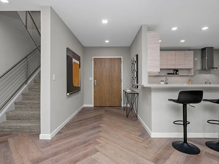 880 Pacific St — Photo 17