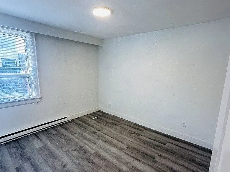2961 Lakeshore Rd W #2 — Photo 11