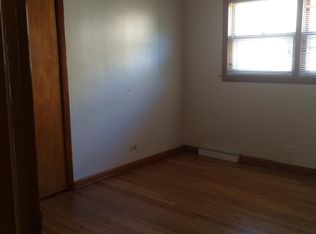 8722 N Elmore St APT 1, Niles, IL 60714