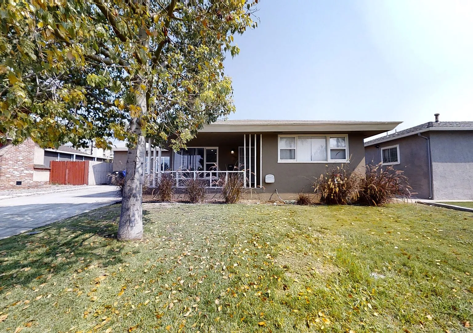 Large 7BD/3BA House in a Prime Area, Great Yard! — Photo 2