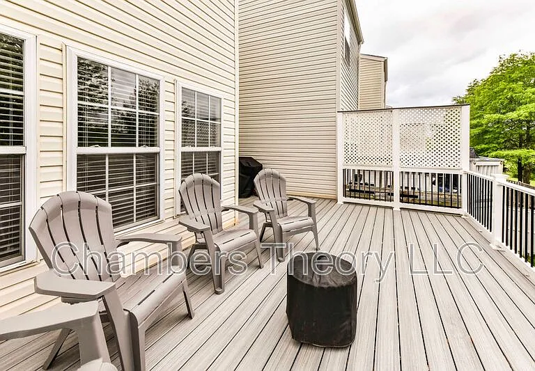 235 Shirley Sq SE — Photo 33