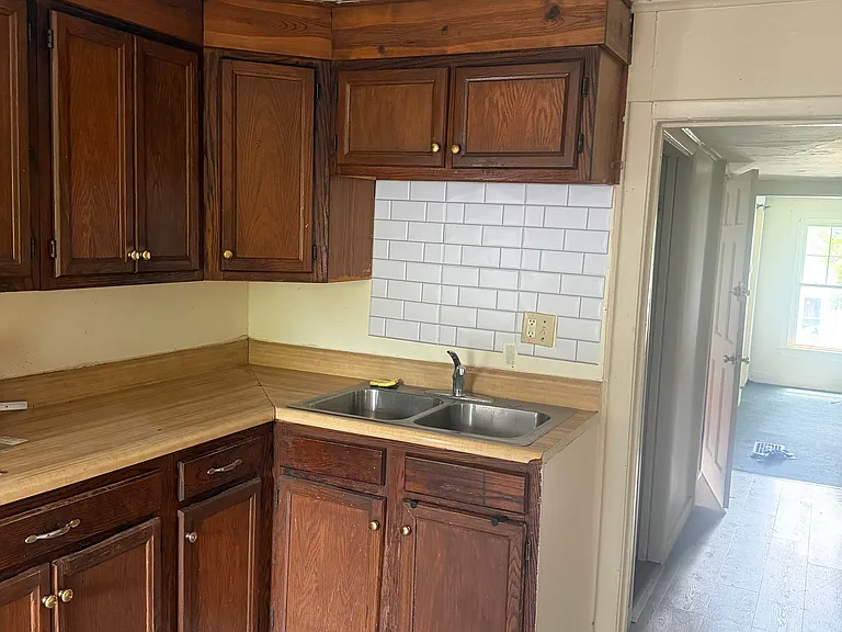 142 Campbell St #UP — Photo 1
