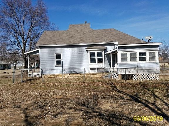2nd image of 523 N Blaine St