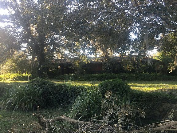 2nd image of 725 Laurel Ln