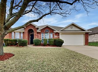 1041 Hidden Lake Dr, Burleson, TX 76028