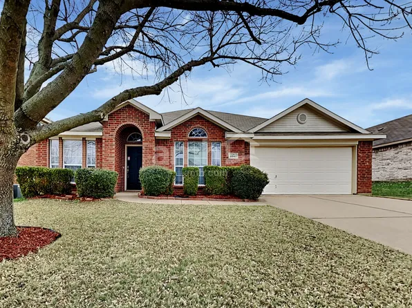 1041 Hidden Lake Dr, Burleson, TX 76028