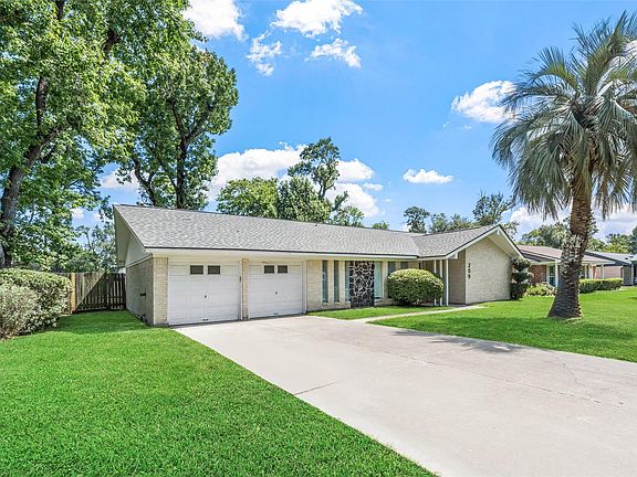 2nd image of 209 Pine Oak Dr