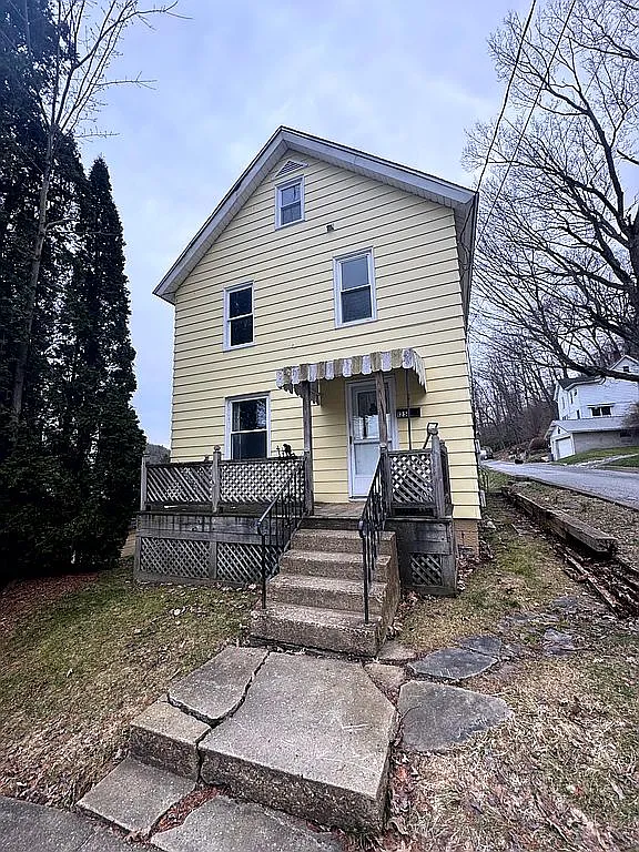 125 Van Buren Ave photo 1