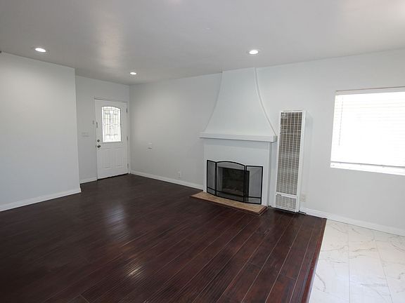 3rd image of 3825 Menlo Ave