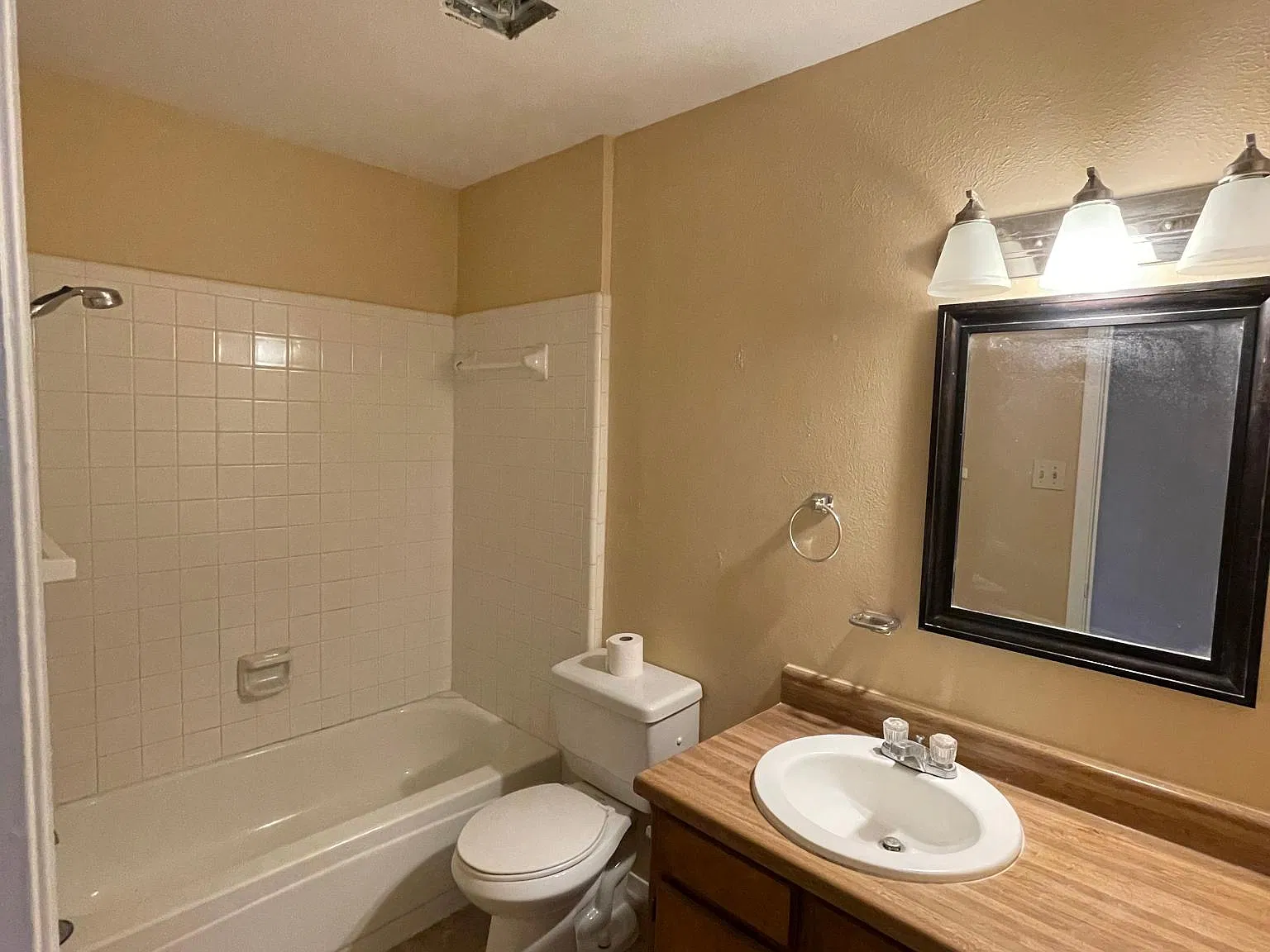 210 S 3rd Ave — Photo 3