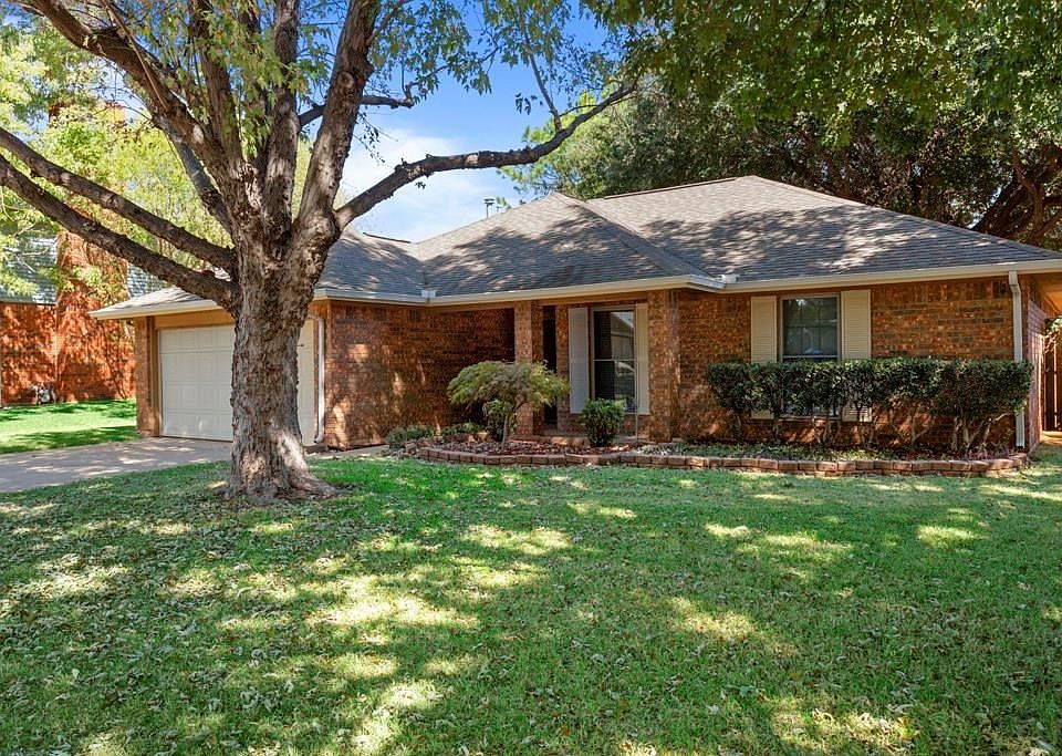 1st image of 2711 Forestview Dr