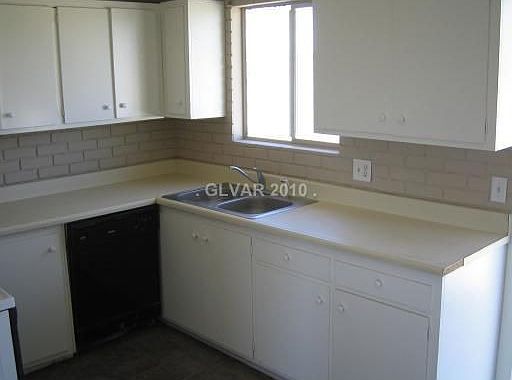 5th image of 4980 E Van Buren Ave