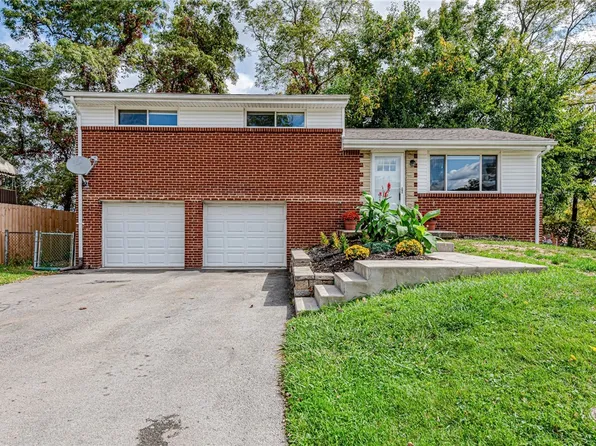 664 Regency Dr, Pittsburgh, PA 15239