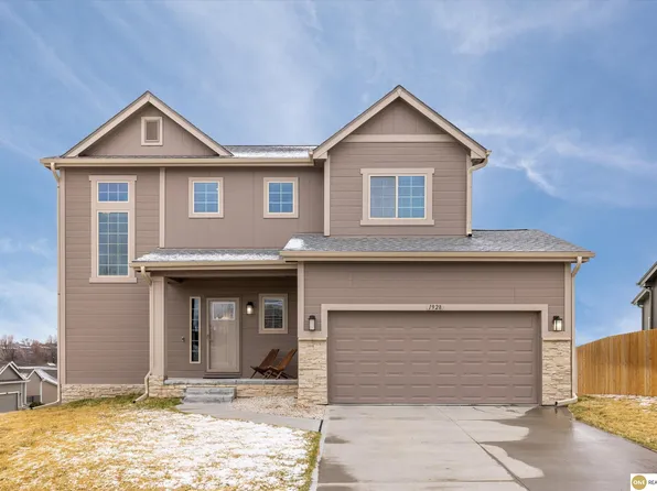 1928 Canyon St, Bellevue, NE 68123
