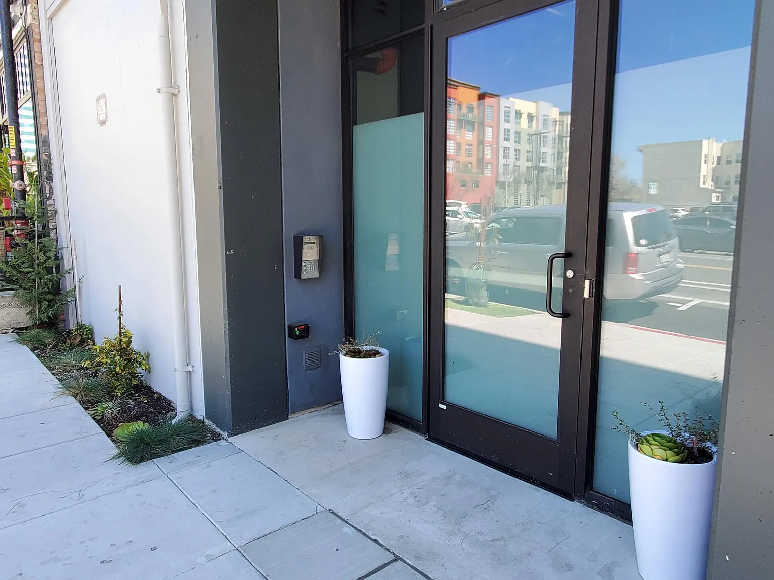 718 Clay St — Photo 4