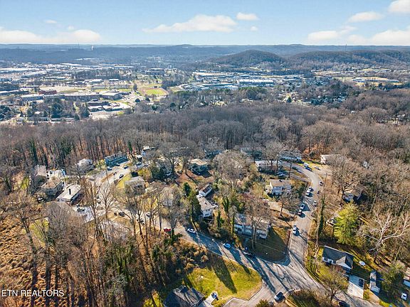 4th image of 147 Waddell Cir