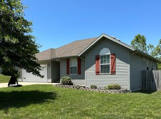 401 Nutmeg Ct, Sparta, MO 65753