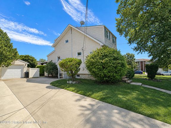 3rd image of 738 Woodrow Rd