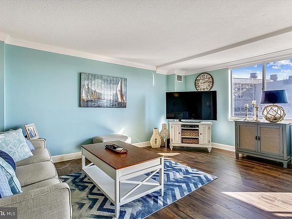 5th image of 501 Slaters Ln APT 614