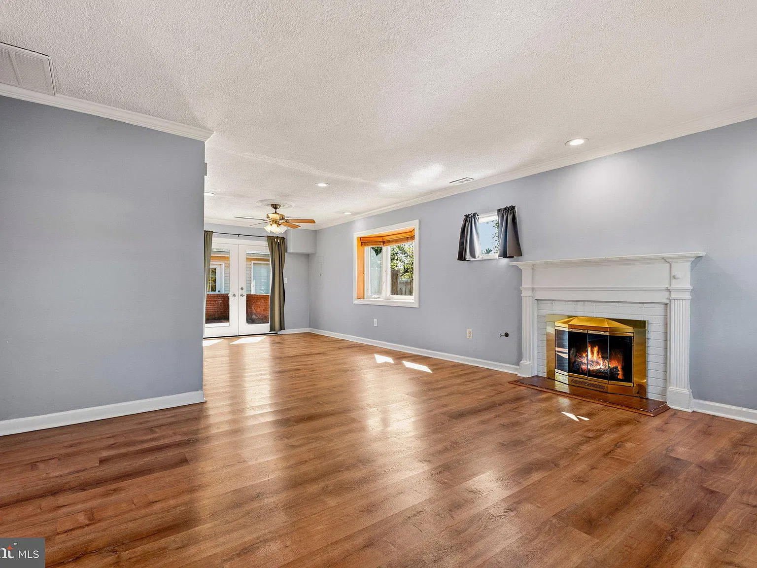 3 bed, 1.5 bath, 1170 sqft, $3,400 — Photo 3