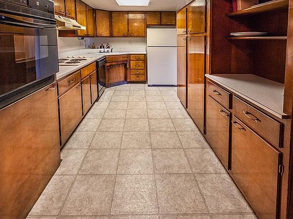 5th image of 5301 Turtle Creek South Dr #7