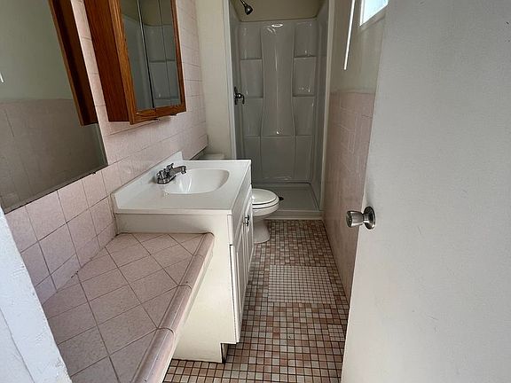 5th image of 729 Knotts St #1/2