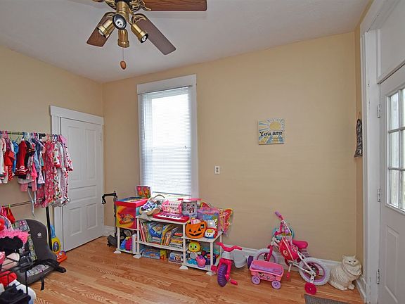 5th image of 704 Vine St