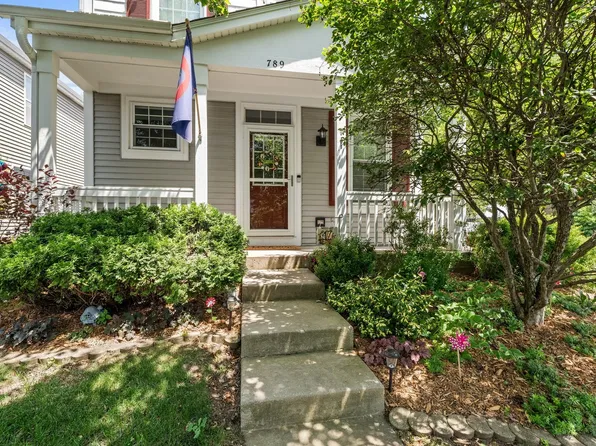 789 Golden Oak Cir, Crystal Lake, IL 60014