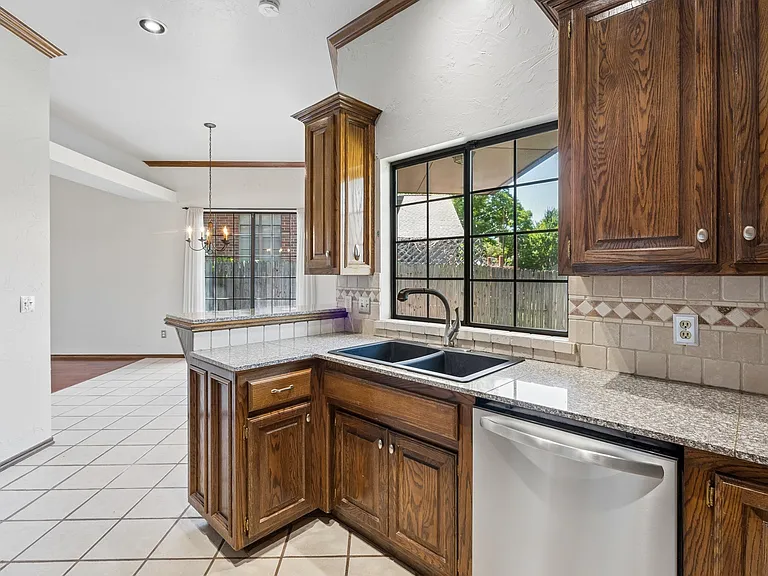 1809 Courtney Ln — Photo 16