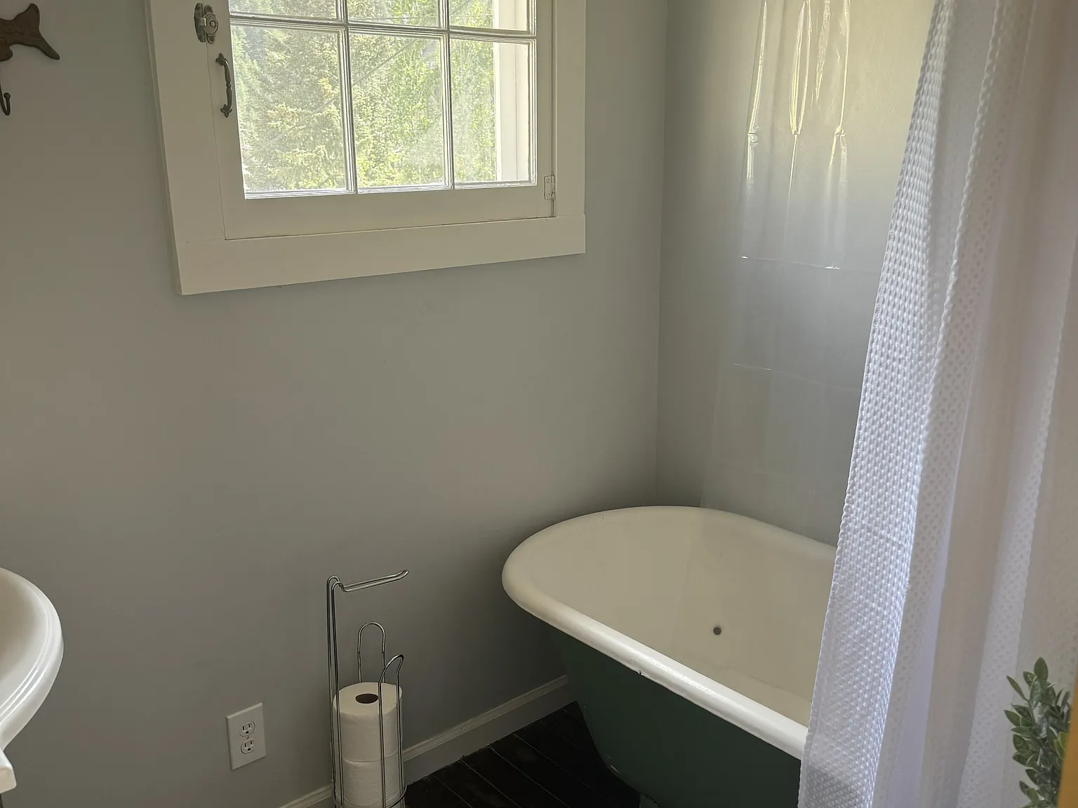 3 bed, 1.5 bath, 2600 sqft, $3,200 — Photo 4