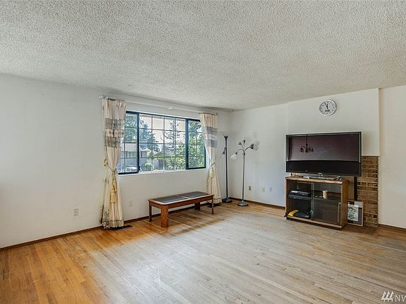 5th image of 1231 169th Ave NE