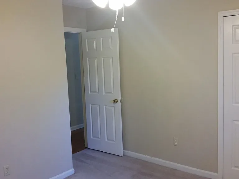 8 Saint Ives Ct — Photo 28